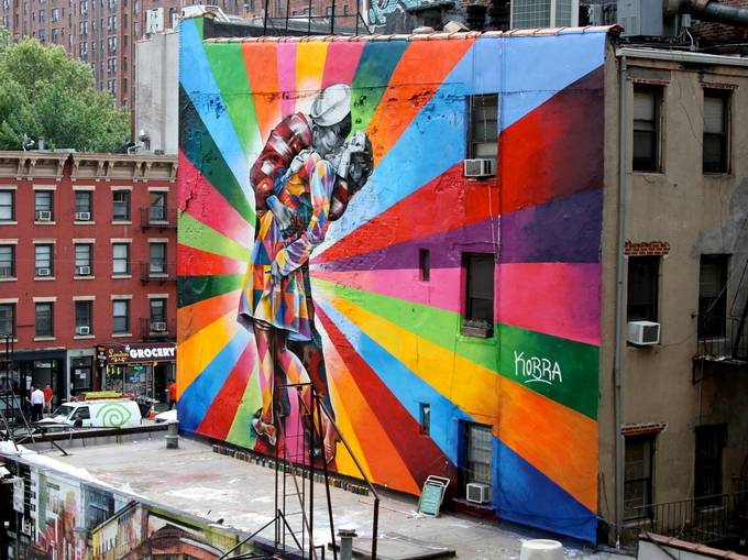 Уличный художник Эдуардо Кобра